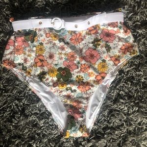 Floral high waist bottoms🌸🌼
